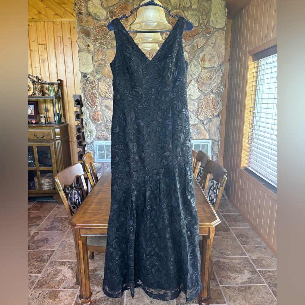 Vince Camuto Black Sequin Lace Sleeveless Long Evening Gown